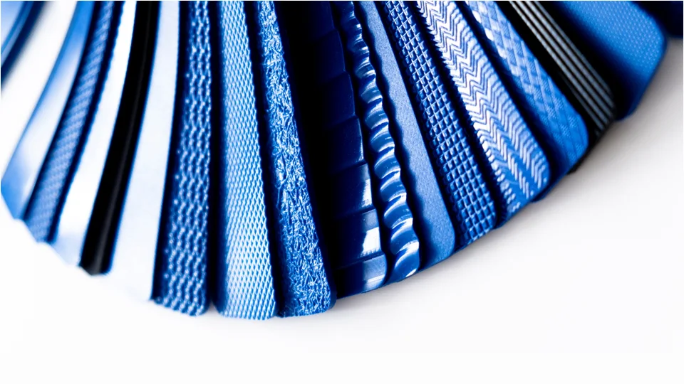Monolithic elastic belts